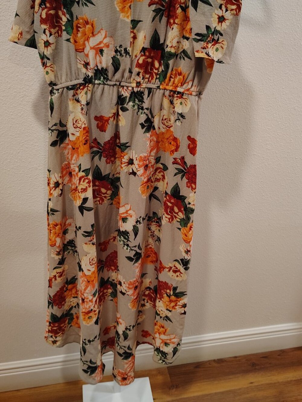 Apt. 9 Women's Floral High Low Dress Size Medium Cold Shoulder Polyester NWT - Picture 10 of 11